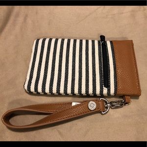 ThirtyOne Pinch Top Eyeglass case with Hand strap